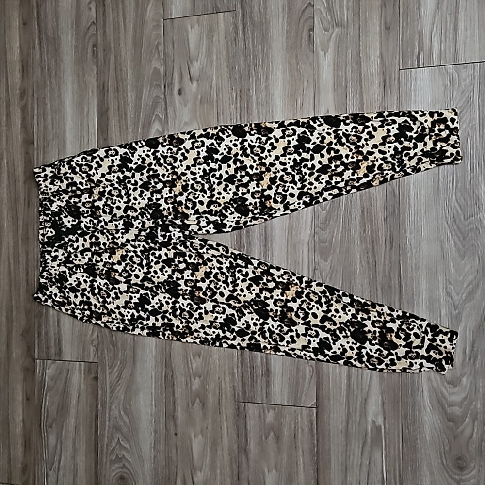 Leopard Print Joggers With Pockets Soft Material Stretchy Drawstring Waist - Picture 4 of 16
